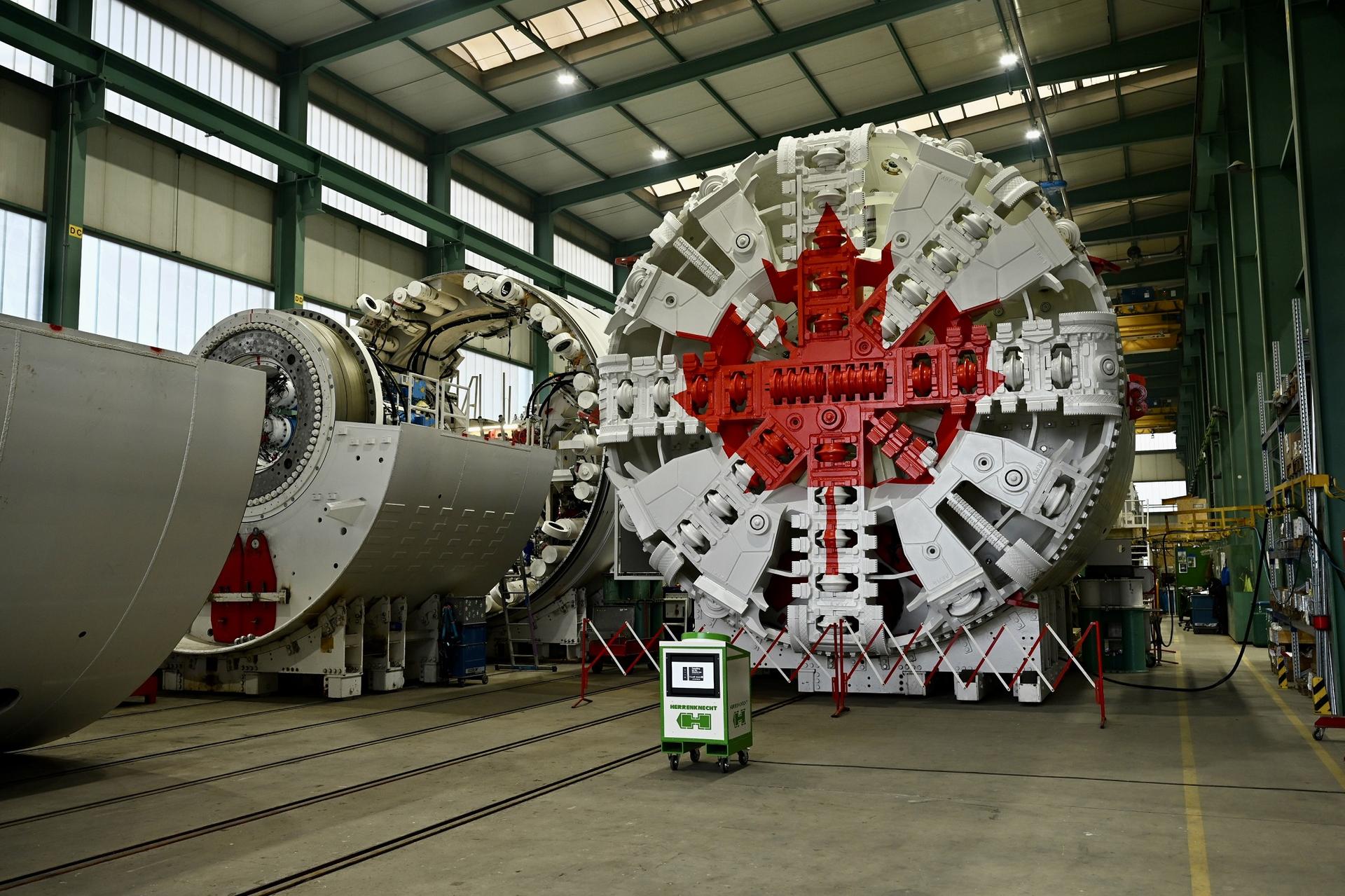 tunnel boring machine