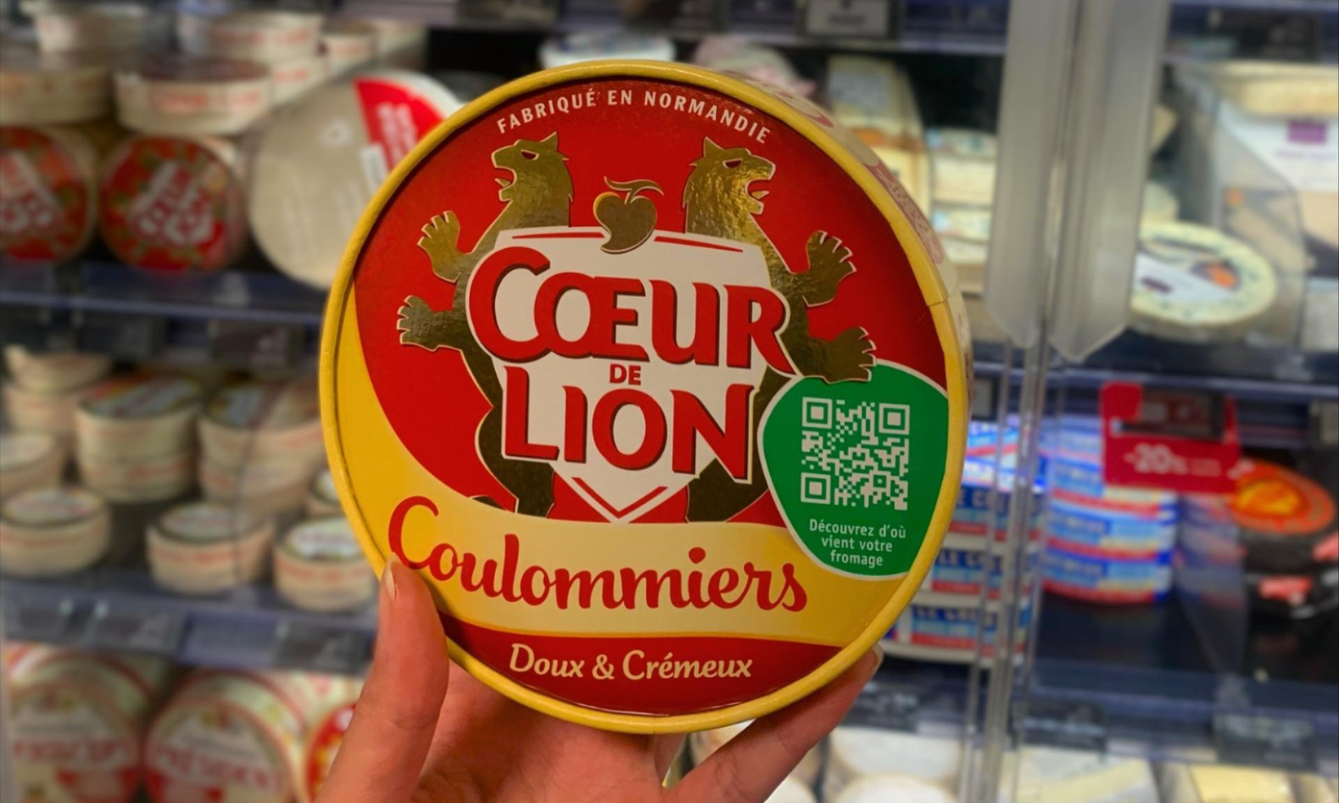 Visuel d'une boîte de Coulommiers Cœur de Lion avec un qr code vert 
