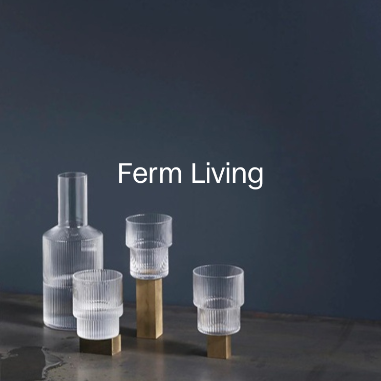 Karafka i szklanki Ripple od Ferm Living