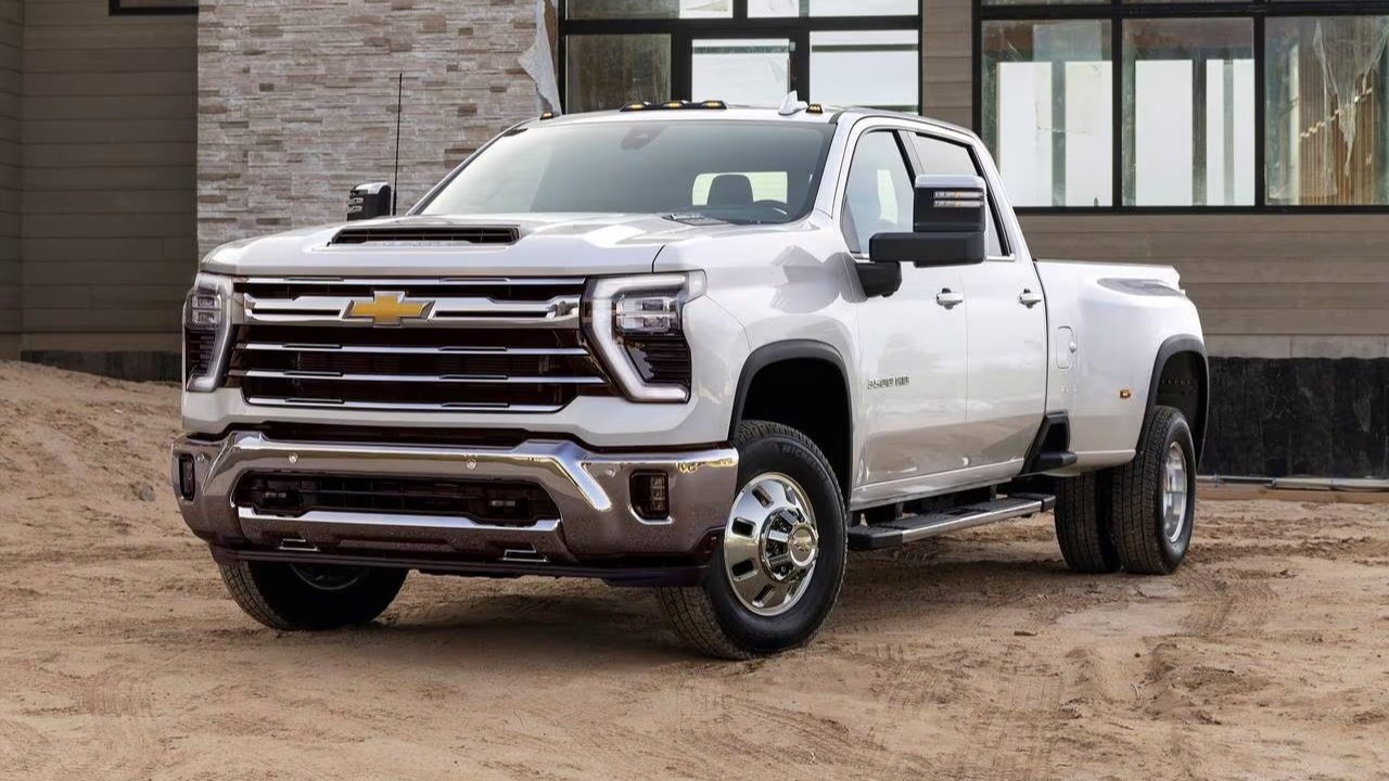 2025 Chevy 3500 Dually