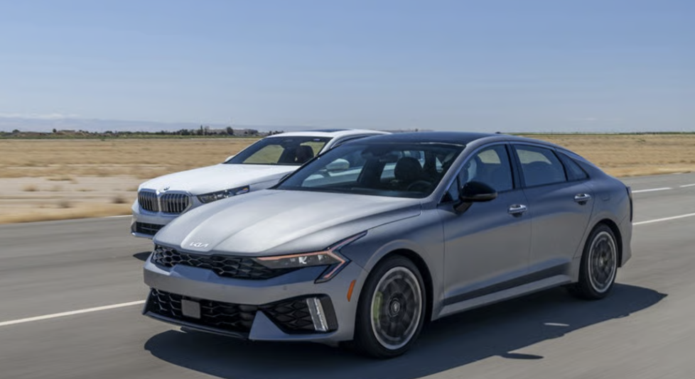 Kia K5 en Venta en Inland Empire, CA
