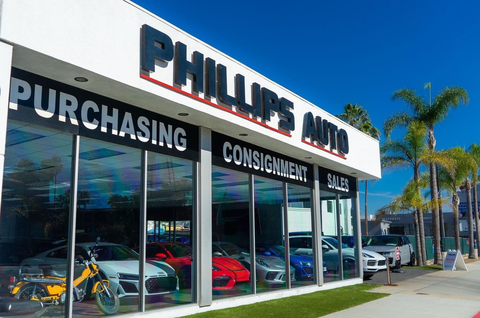 Luxury Car Dealer Near Newport Beach – Phillips Auto