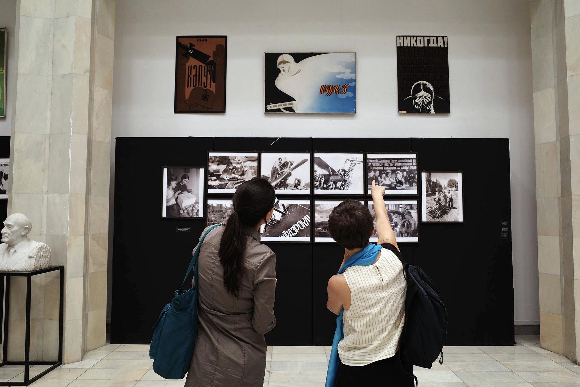 Faculty and student in Uzbekistan as part of Art History's HART in the World program