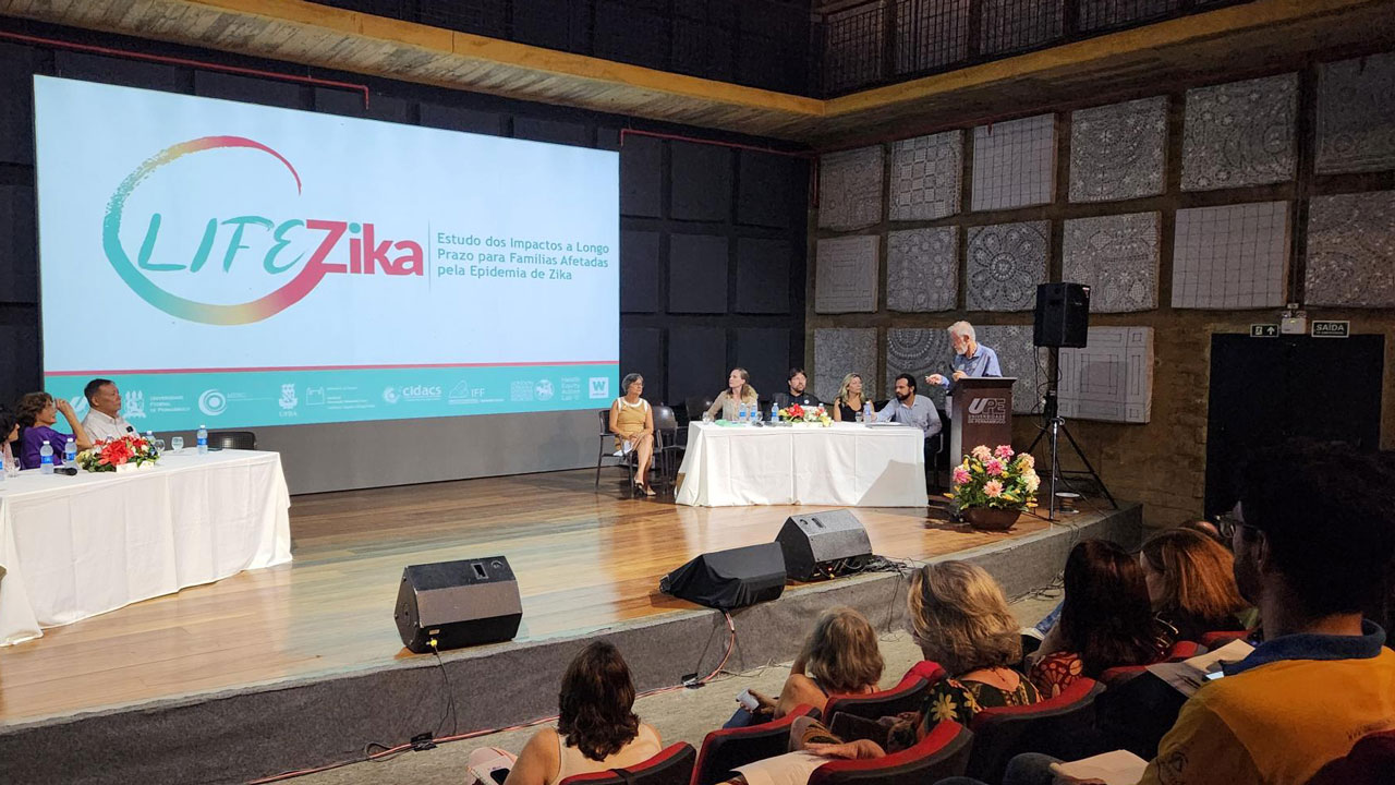 Reitora Socorro Cavalcanti e pesquisadores durante o lançamento do projeto LIFE Zika, no auditório do Cais do Sertão, no Recife Antigo