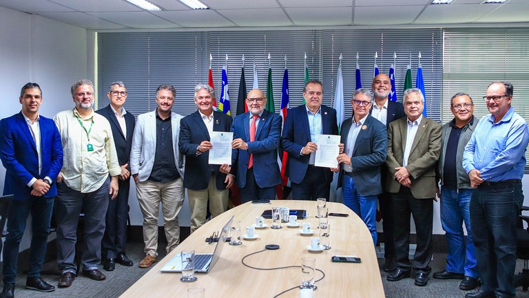 Representantes das instituições integrantes do Consórcio Pernambuco Universitas
