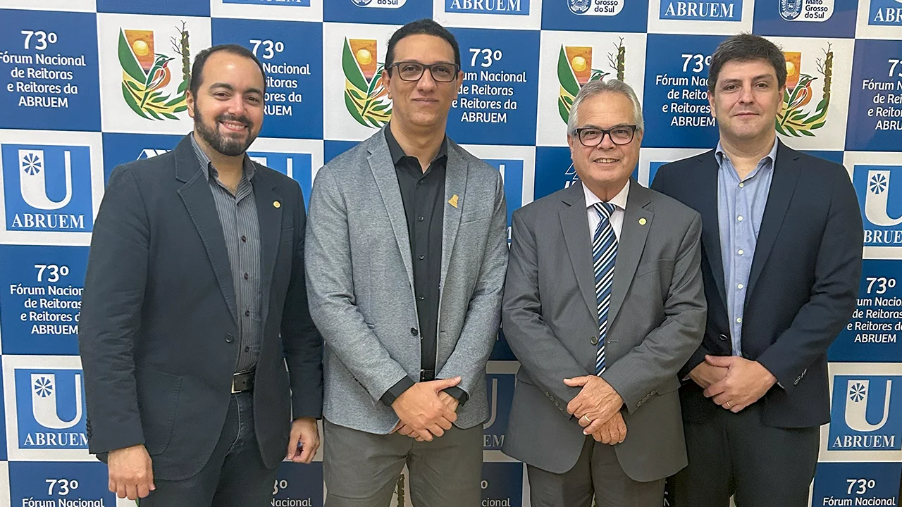 Gestores da Universidade de Pernambuco (UPE) durante o 73º Fórum da ABRUEM