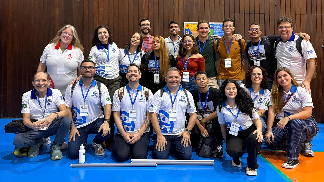 Docentes e estudantes da Escola Superior de Educação Física da Universidade de Pernambuco (ESEF/UPE), durante o evento.