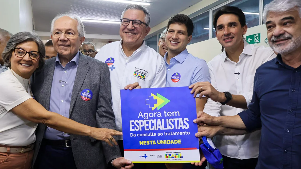 Gestores do Governo Federal, da UPE e da Prefeitura do Recife durante a visita do ministro Alexandre Padilha ao PROCAPE/UPE