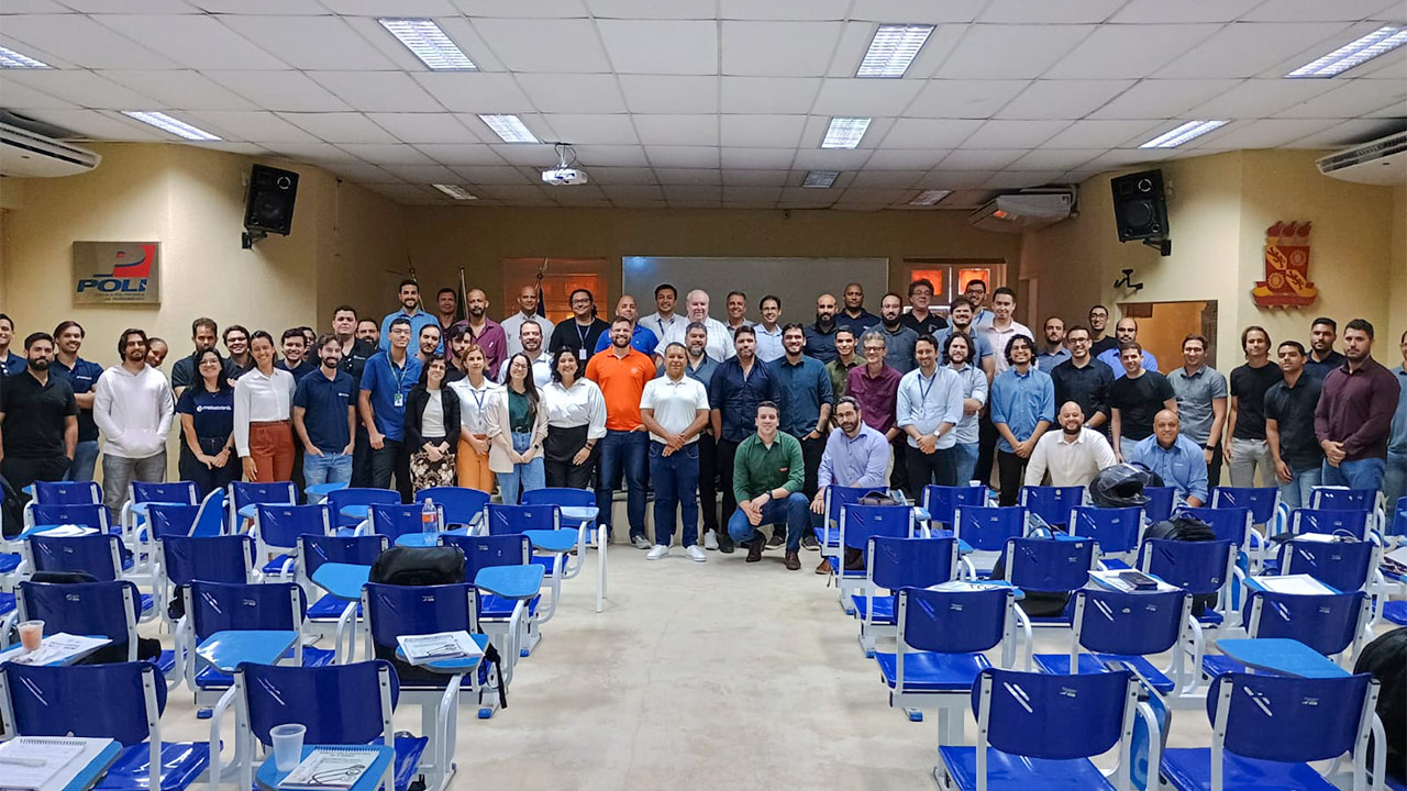 Membros da comunidade acadêmica da UPE, representantes de empresas e de instituições governamentais durante o  II Fórum UPE-Indústria, no auditório da Escola Politécnica de Pernambuco (POLI-UPE)