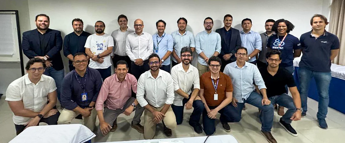 Representantes da UPE, indústrias, instituições de ciência e tecnologia e órgãos de fomento durante o encontro da Rede de Colaboração em Transformação Digital na Indústria.