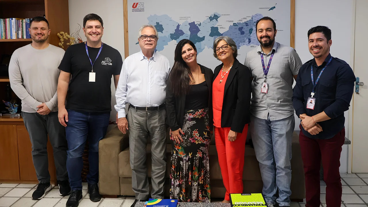 Gestores da Universidade de Pernambuco e da FACEPE, durante o encontro na Reitoria da UPE.