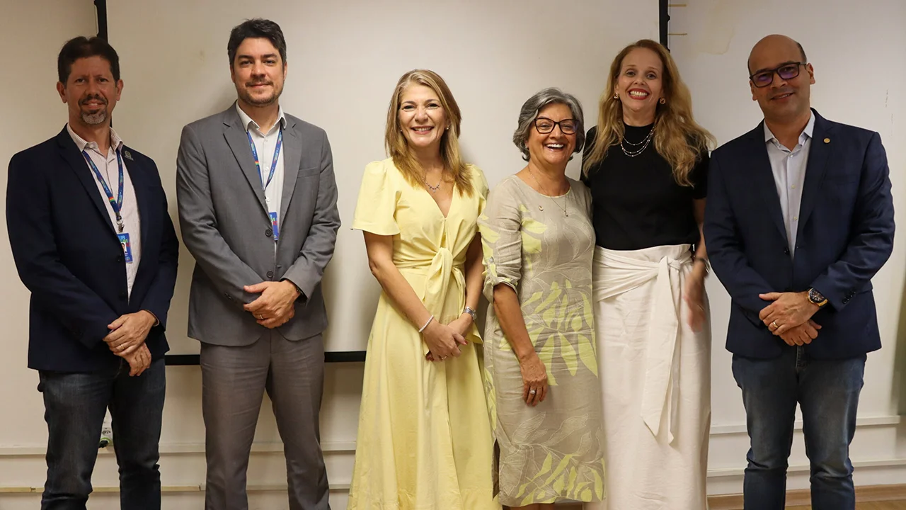 Gestores da Secretaria da Controladoria-Geral de Pernambuco e da UPE, durante o evento.