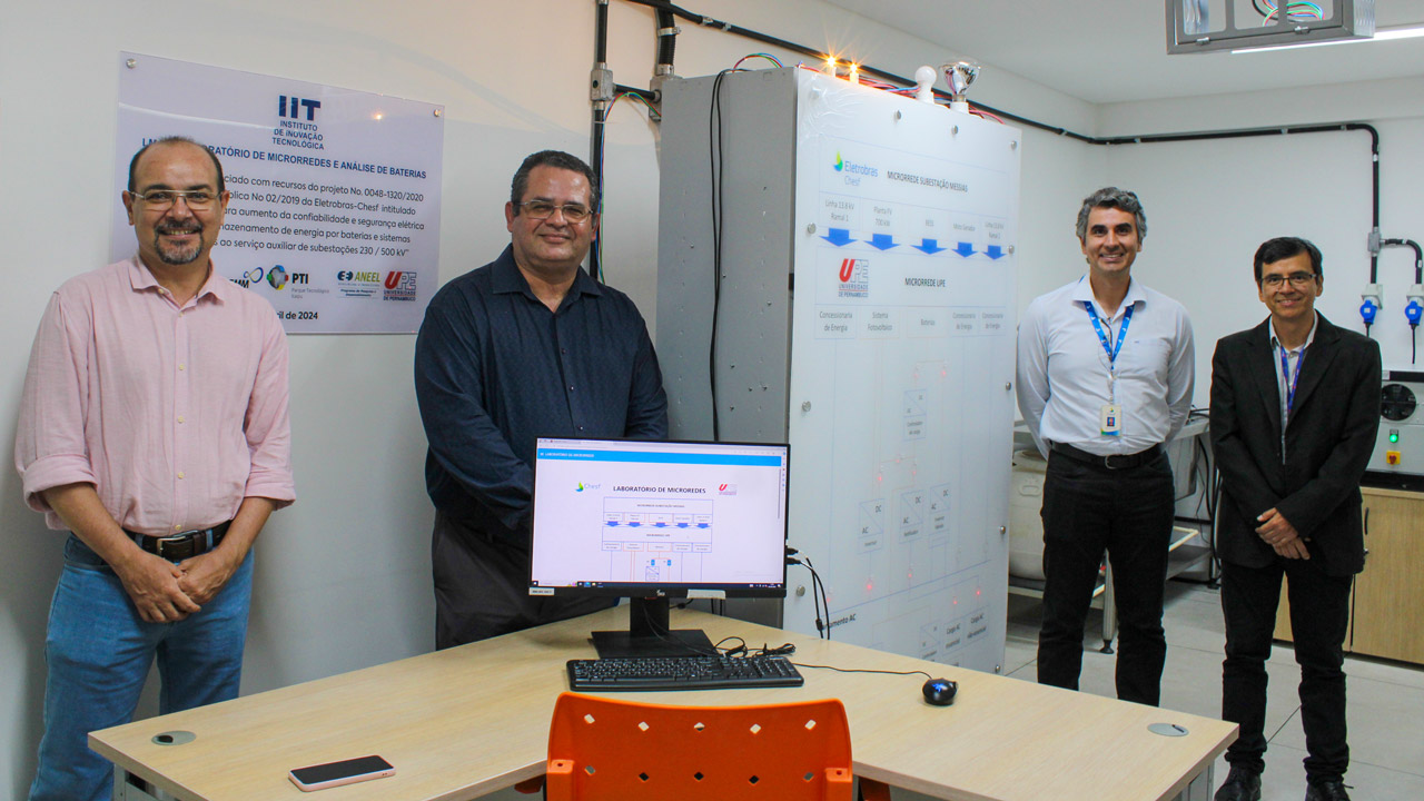 Pesquisadores do Laboratório de Microrredes e Análise de Baterias (LMAB) do Instituto de Inovação Tecnológica da Universidade de Pernambuco (IIT/UPE)