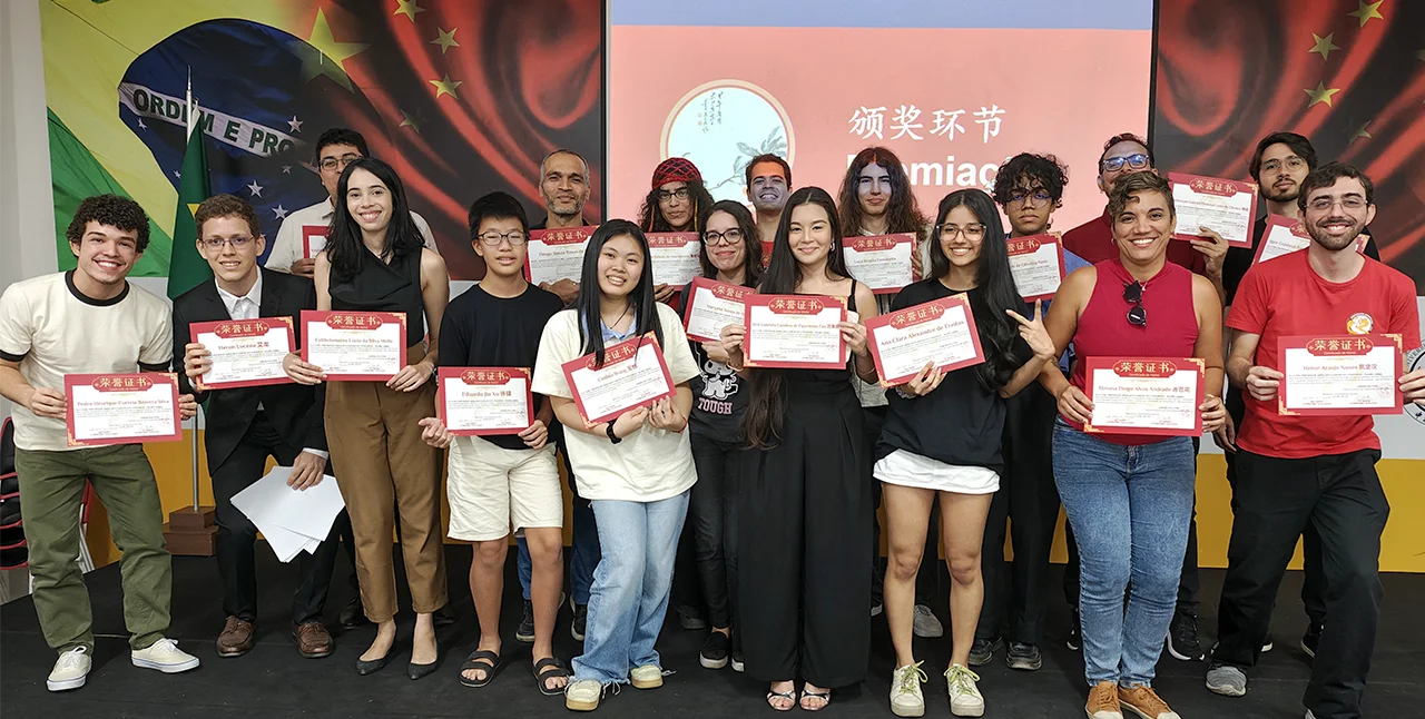 Estudantes do Instituto Confúcio da Universidade de Pernambuco (UPE), durante o evento.