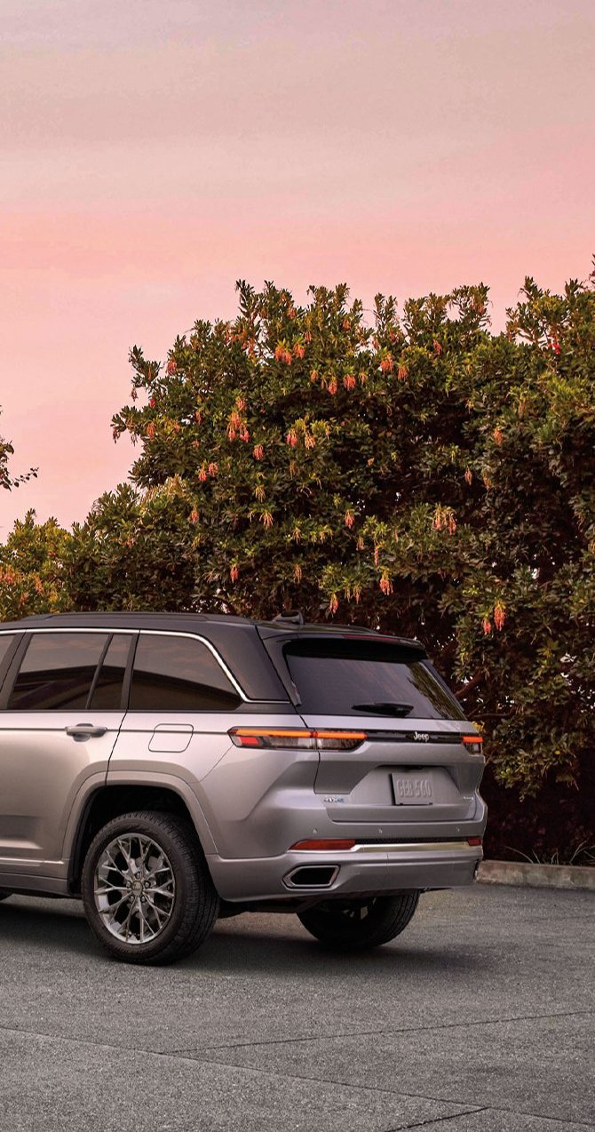 2026 Jeep Grand Cherokee at Stetler DCJR | Rear profile of a grey 2026 Jeep Grand Cherokee 4XE Limited trim