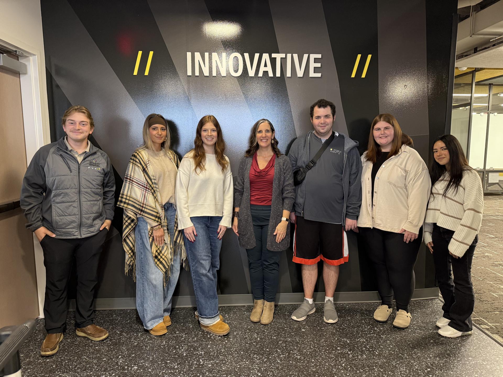 Picture of LIFT Leadership alumni lunch - students & alum posing