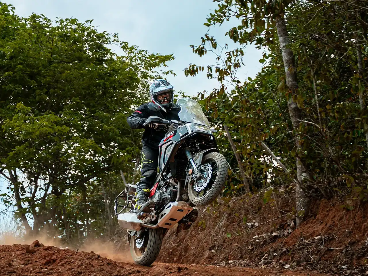 Shineray lança nova trail SBM 400SS no Brasil - Foto 5
