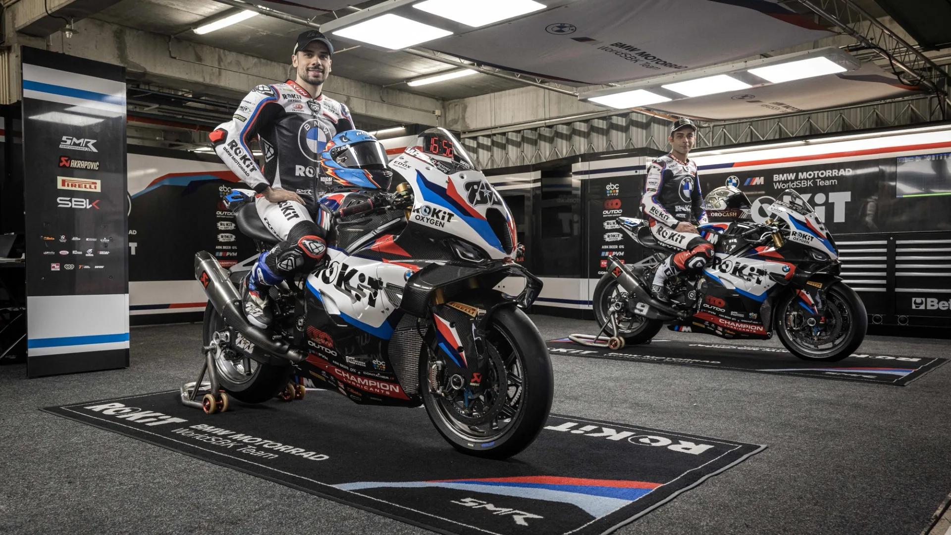 BMW apresenta nova M1000 RR 2026 para o WSBK - Foto 8