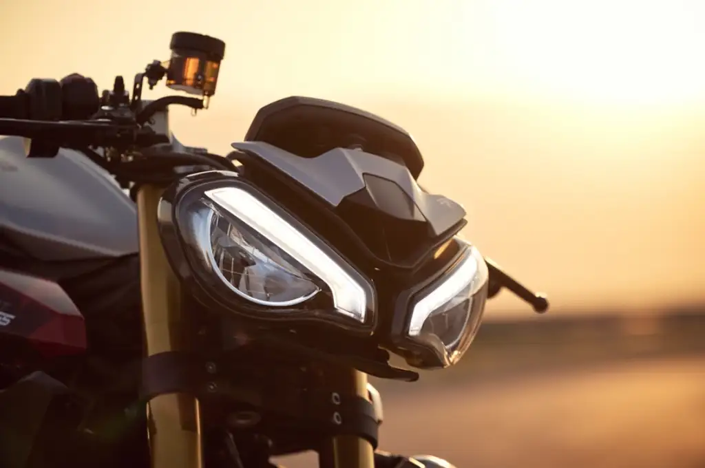 Triumph lança Street Triple RX e Moto2 Edition