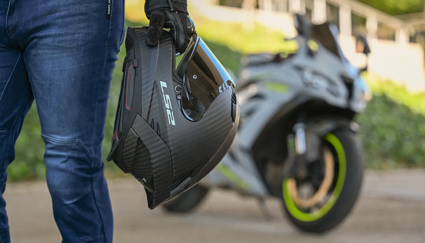 Conheça o Capacete LS2 Dragon FF807 (100% Carbono)
