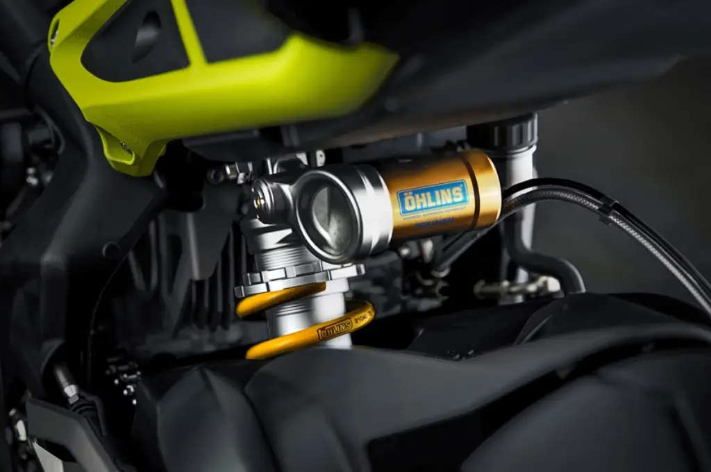 Triumph lança Street Triple RX e Moto2 Edition