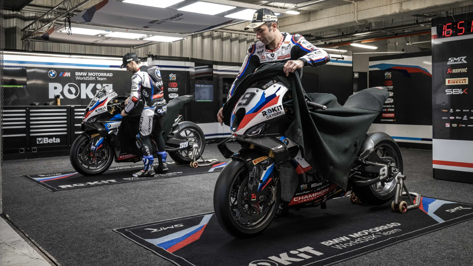 BMW apresenta nova M1000 RR 2026 para o WSBK BMW apresenta nova M1000 RR 2026 para o WSBK