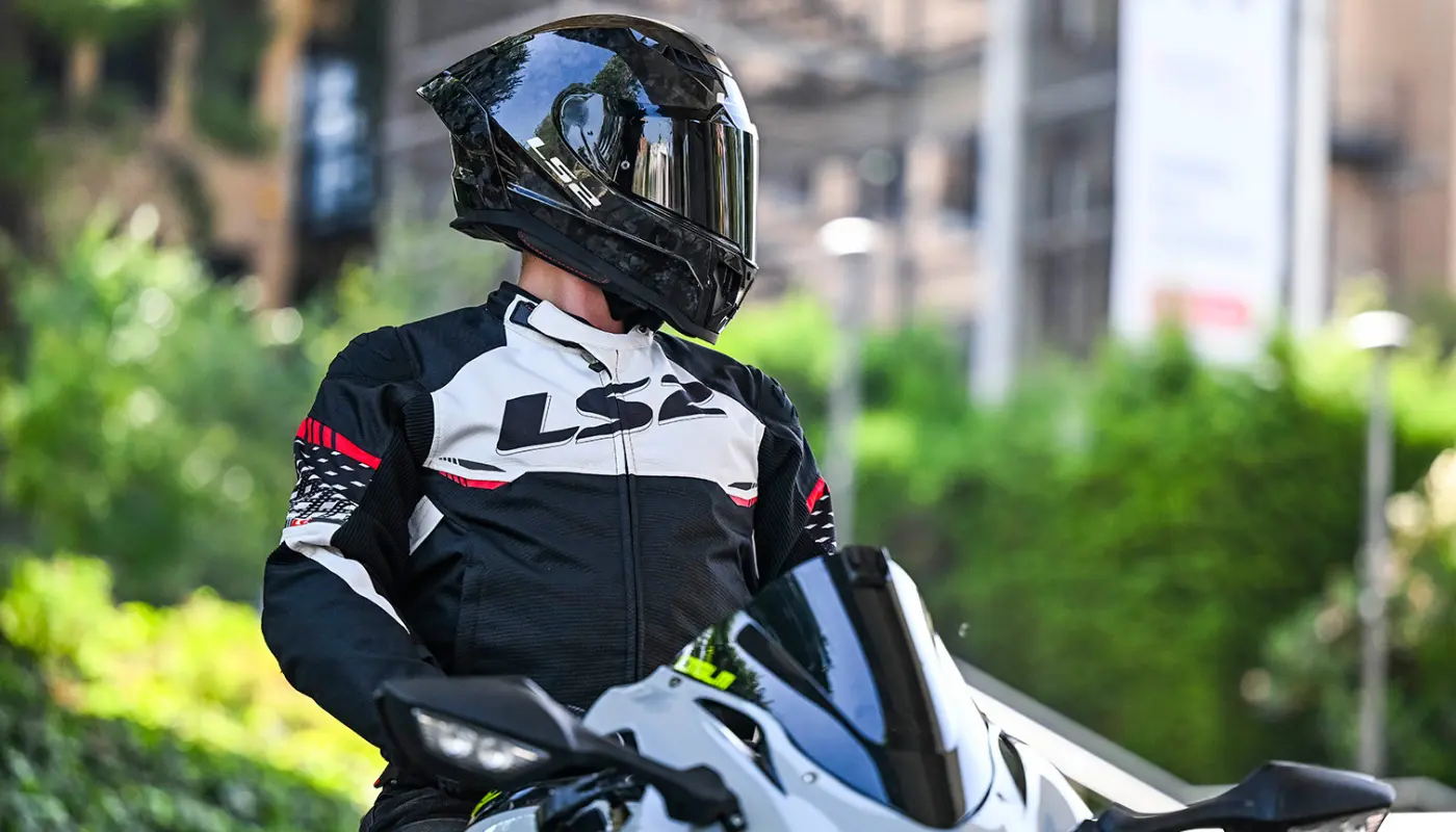 Conheça o Capacete LS2 Dragon FF807 (100% Carbono)