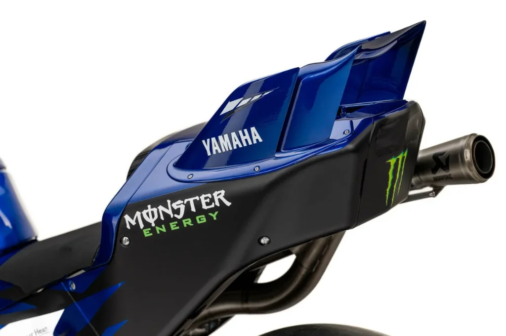Yamaha estreia M1 V4 e revela pintura de 2026