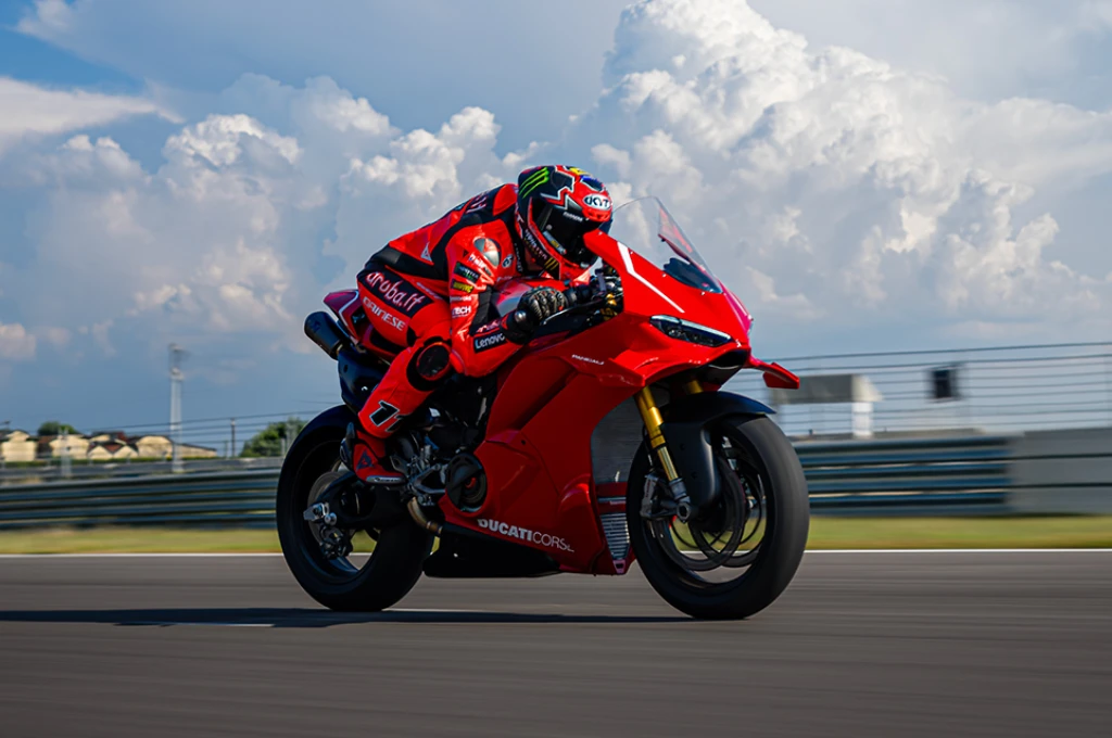 Nova Ducati Panigale V4 R é lançada com 218 cv