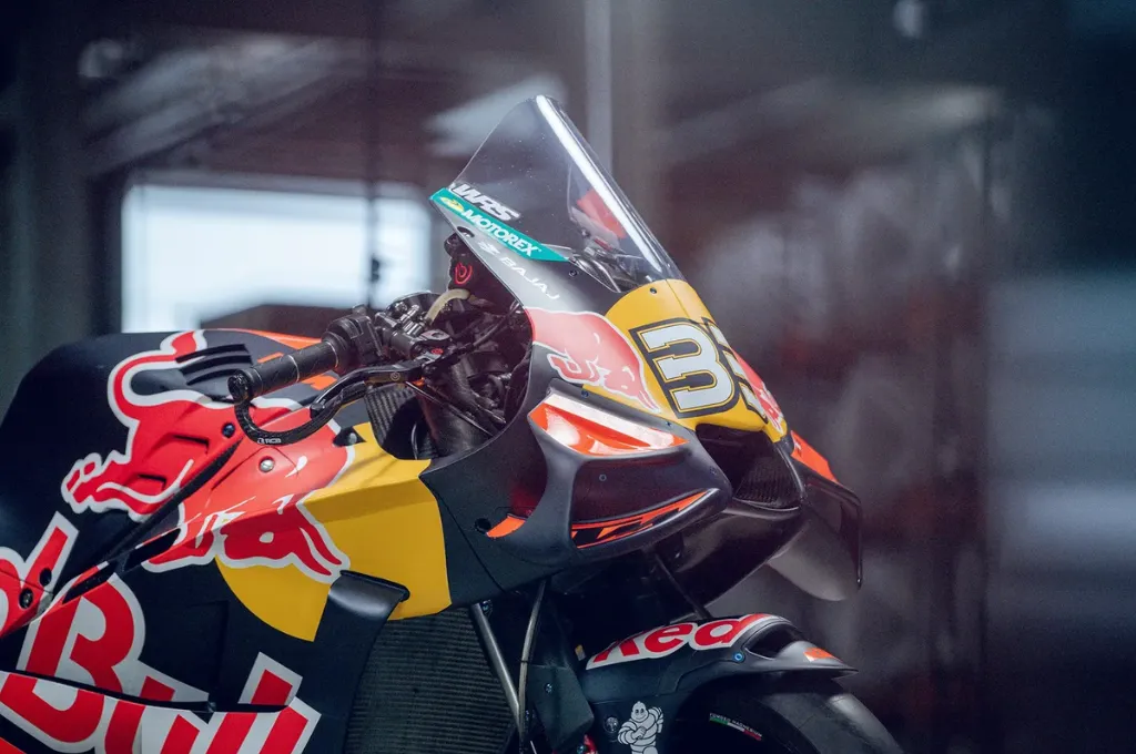 KTM apresenta RC16 de Acosta e Binder para 2026