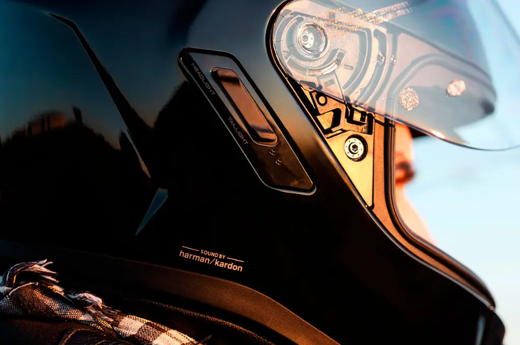 Conheça o Capacete Sena Phantom com Intercomunicador Integrado