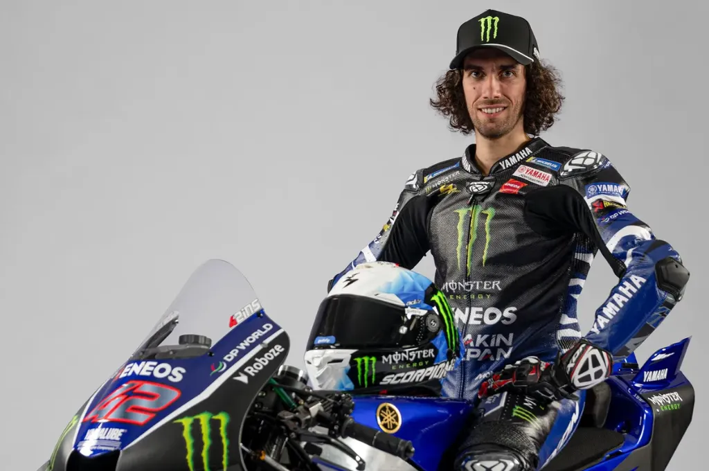 Yamaha estreia M1 V4 e revela pintura de 2026
