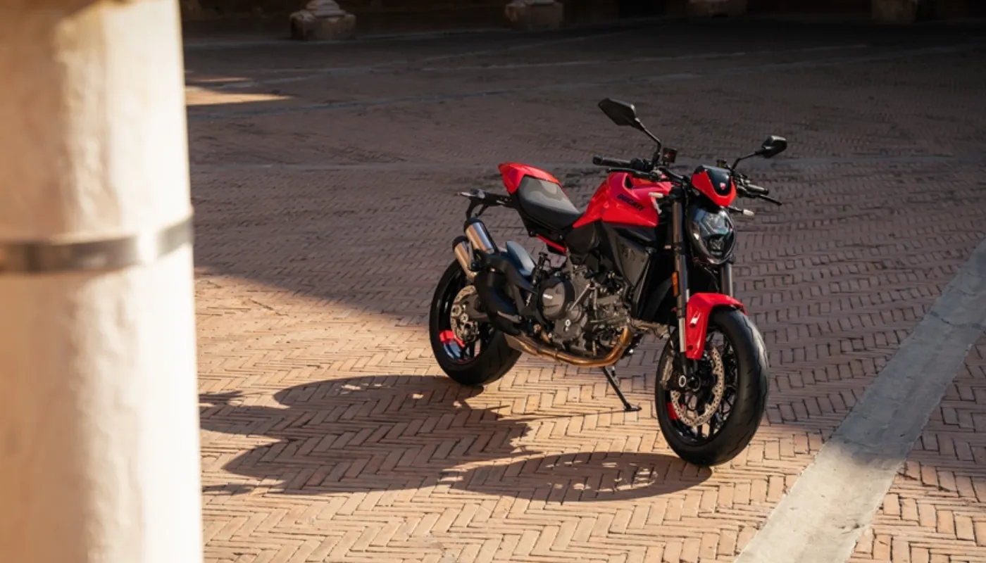 Ducati Monster V2 2026: mais leve e motor de 890cc