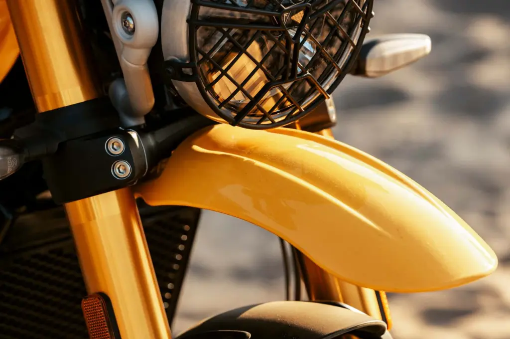 Triumph apresenta a Scrambler 400 XC no Brasil