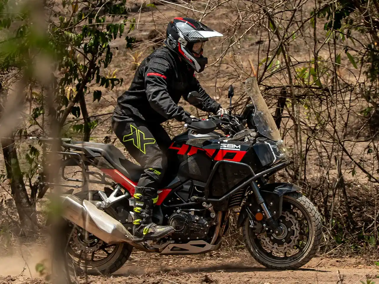 Shineray lança nova trail SBM 400SS no Brasil - Foto 7