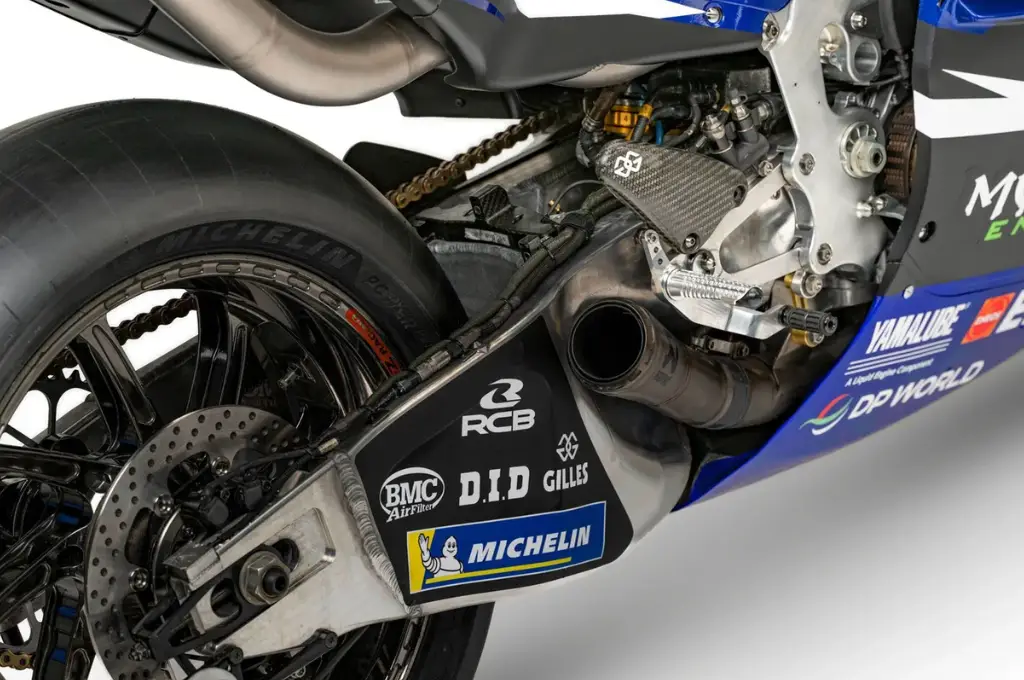 Yamaha estreia M1 V4 e revela pintura de 2026