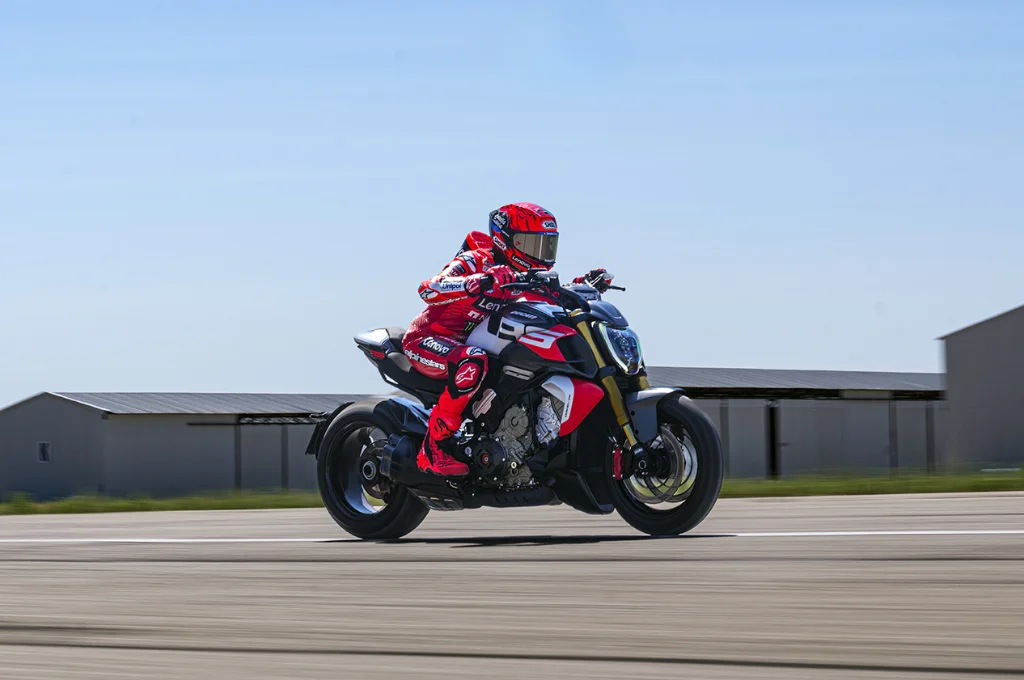  Yamaha V4 estreia em Misano e mostra potencial