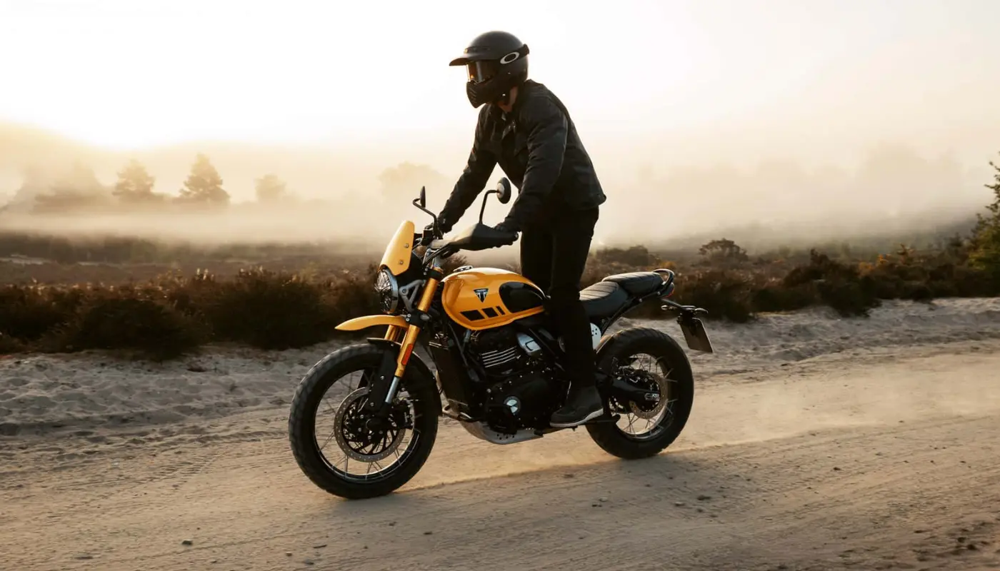 Triumph apresenta a Scrambler 400 XC no Brasil