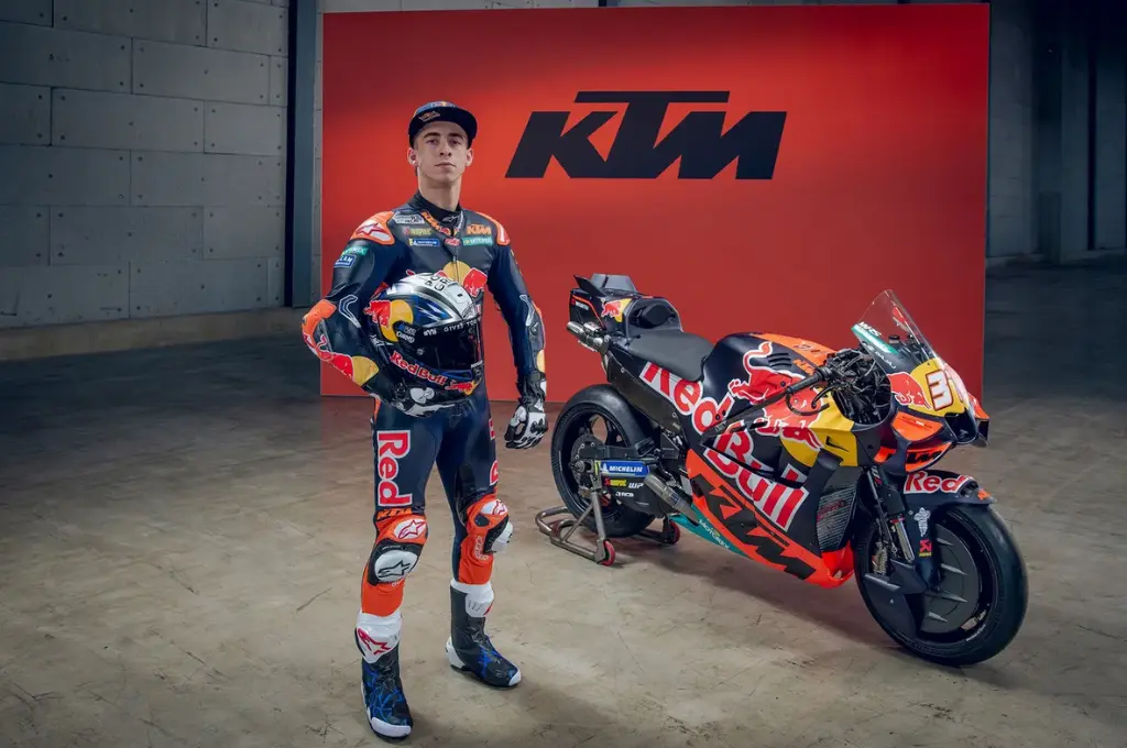 KTM apresenta RC16 de Acosta e Binder para 2026