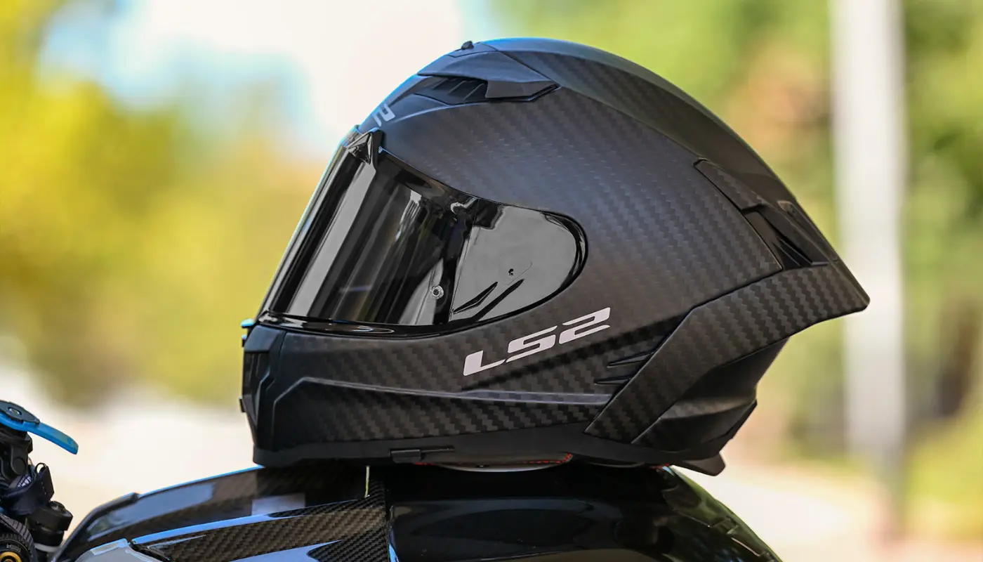 Conheça o Capacete LS2 Dragon FF807 (100% Carbono)