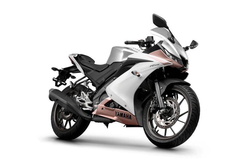 Yamaha estreia cor R White na R15 ABS 2026