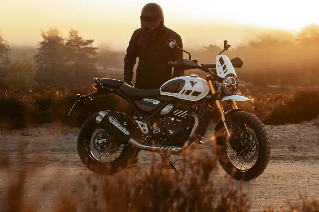 Triumph apresenta a Scrambler 400 XC no Brasil