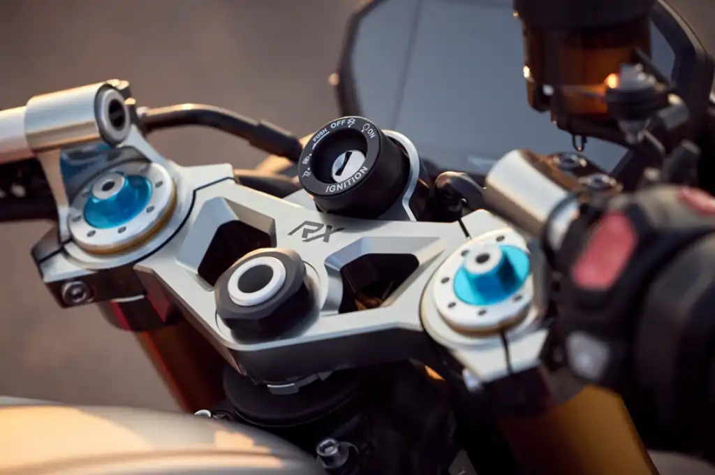 Triumph lança Street Triple RX e Moto2 Edition