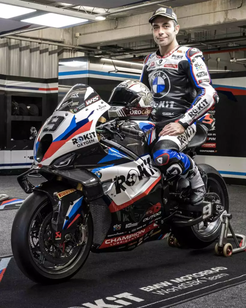 BMW apresenta nova M1000 RR 2026 para o WSBK - Foto 4
