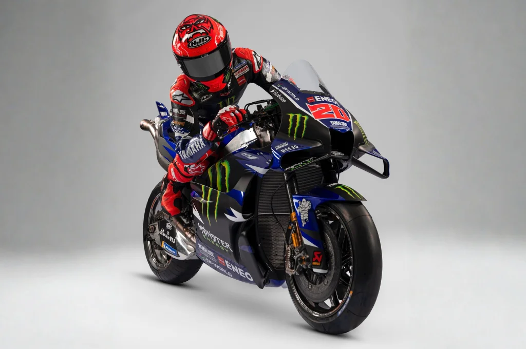 Yamaha estreia M1 V4 e revela pintura de 2026