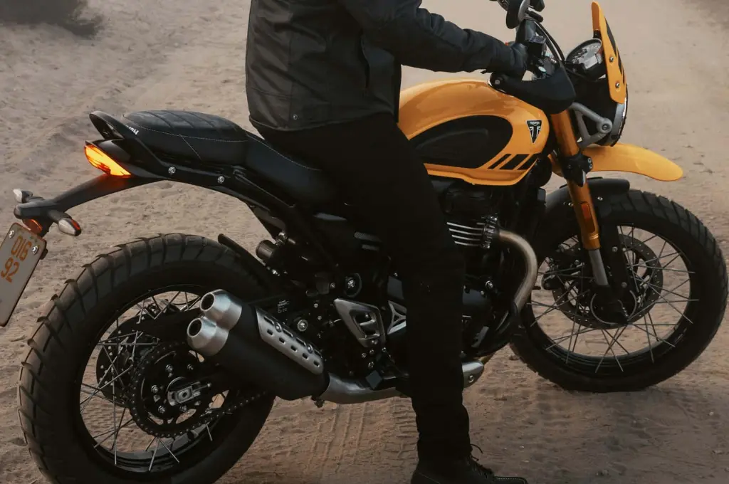Triumph apresenta a Scrambler 400 XC no Brasil