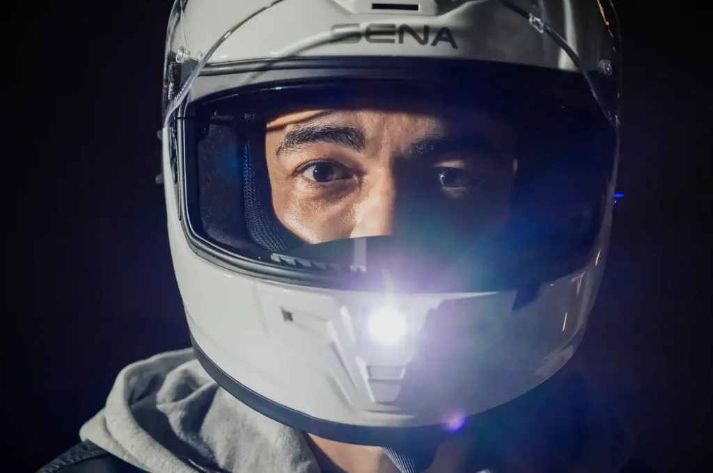 Conheça o Capacete Sena Phantom com Intercomunicador Integrado