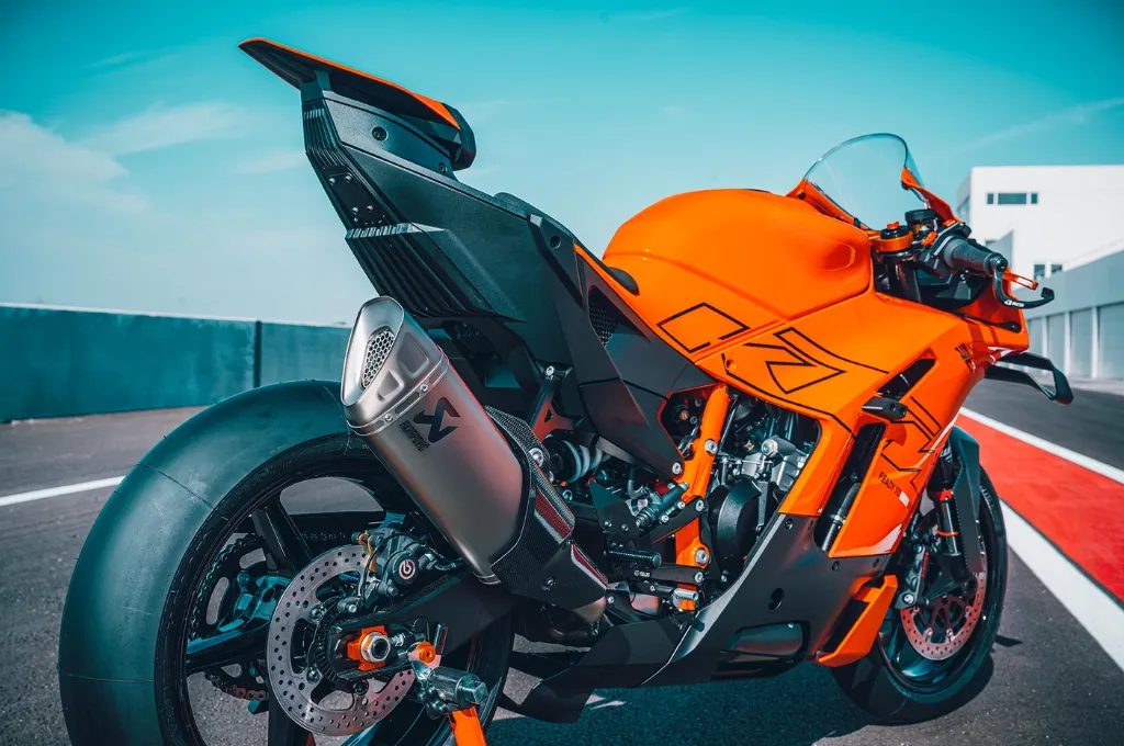 KTM 990 RC R 2026: nova supersport revelada