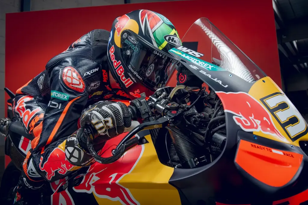 KTM apresenta RC16 de Acosta e Binder para 2026