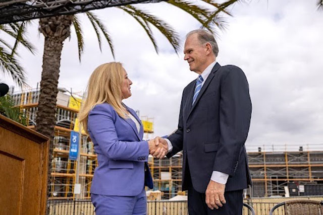 USD President James T. Harris III, DEd, shakes hands 